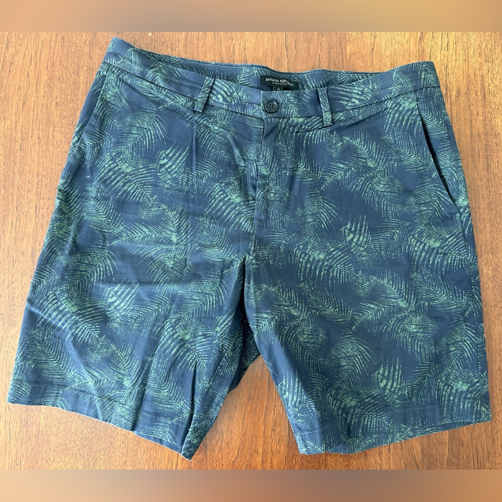 Like new! Banana Republic 9” Aiden Short blue & green floral cotton blend 34